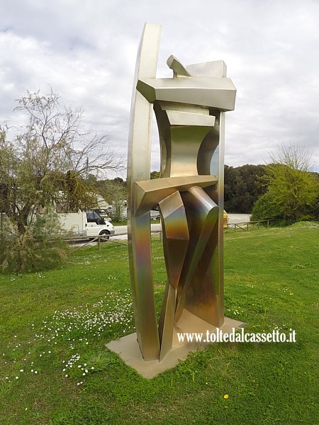 MARINA DI PIETRASANTA (Lungomare) - "Prometeo", scultura in acciaio inox di Alessandro Tagliolini