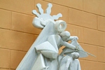 PIETRASANTA - Scultura in marmo dell'artista Daniele Pescalli J., donata alla citt in memoria del padre Giovanni