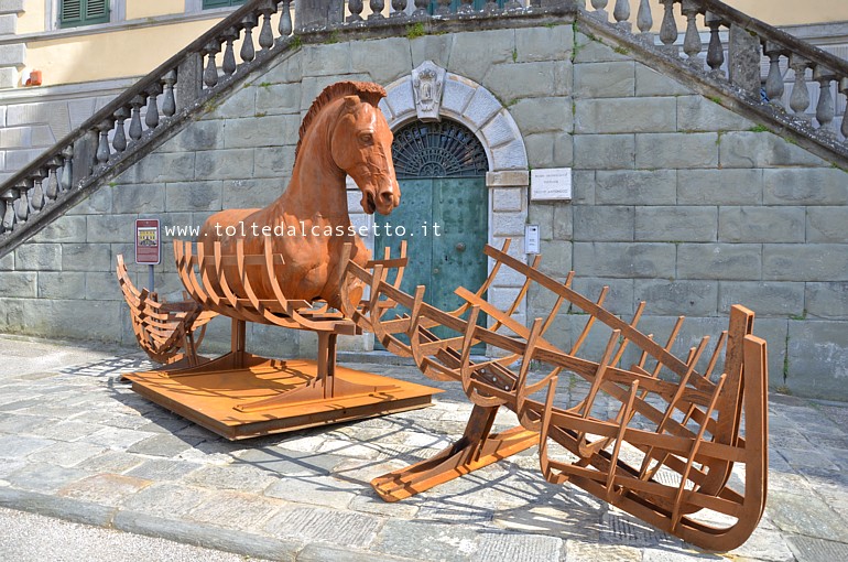 PIETRASANTA ("Lapidarium" di Gustavo Aceves, 2014) - Scultura in ferro raffigurante un cavallo