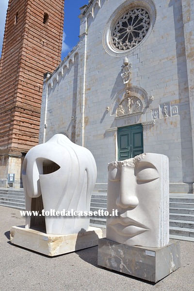 PIETRASANTA (Homo Faber - Mindcraft, 2014) - "The Warrior" di Katherina Minardo, sculture monumentali in marmo bianco (Laboratorio Massimo Galleni)