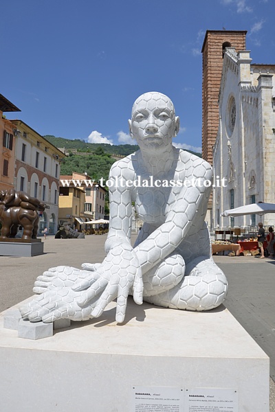 PIETRASANTA (Homo Faber - Mindcraft, 2013) - "Alveoli" di Rabarama, scultura in marmo bianco di Carrara (2011 - Laboratorio Massimo Galleni)