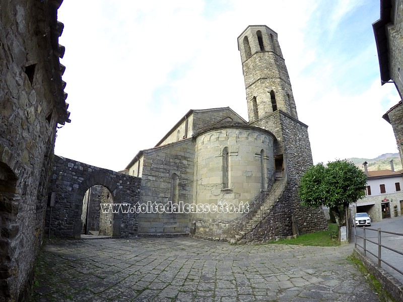 PIEVE SAN LORENZO - Campanile e abside della chiesa romanica che da il nome alla localit