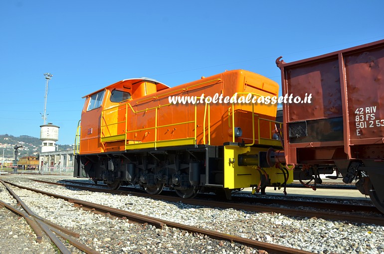 FONDAZIONE FS ITALIANE - Locomotiva diesel da manovra D.250-2001 del 1966 dopo una nuova verniciatura in tinta unita "arancione aragosta"