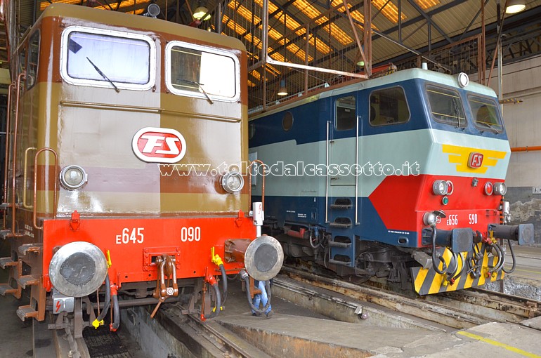 FONDAZIONE FS ITALIANE - Le locomotive elettriche E.645-090 e E.656-590 ricoverate nell'officina del Museo Treni Storici