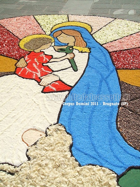 BRUGNATO (SP) - INFIORATA DEL CORPUS DOMINI 2011 - Quadro raffigurante una Madonna con Bambino