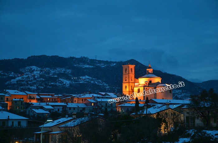 SANTO STEFANO DI MAGRA - Centro storico e chiesa dopo la nevicata del 24 febbraio 2013