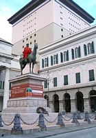 GENOVA - Monumento equestre a Giuseppe Garibaldi davanti al Teatro Carlo Felice