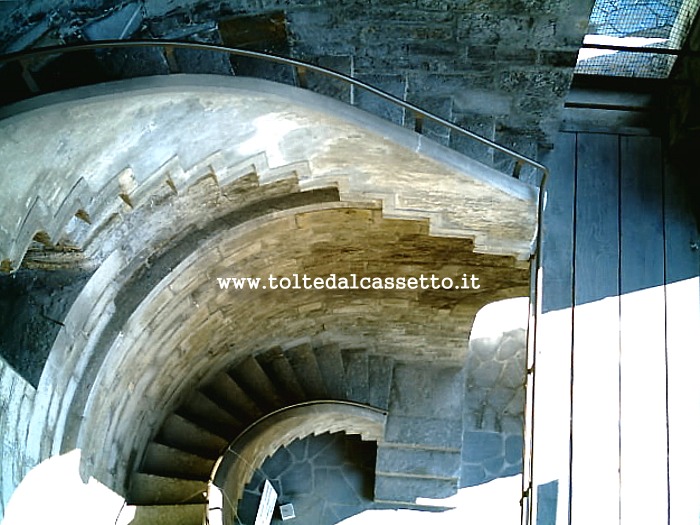 GENOVA - Le scale a chiocciola con le quali si sale sulle Torri di Porta Soprana