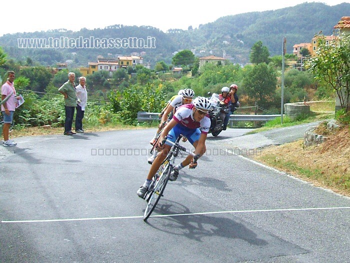 GIRO DELLA LUNIGIANA 2012 (2a tappa) - Il n. 74 Gianni Moscon (Trentino) si aggiudica il primo GPM di Follo. Alla fine del Giro sar 4 nella classifica generale