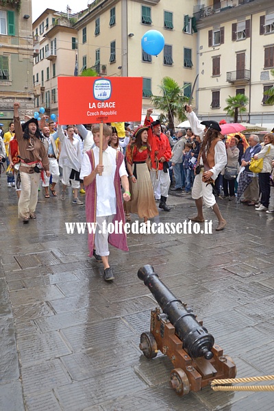 FESTA DELLA MARINERIA 2013 - L'equipaggio del brigantino La Grace (Repubblica Ceca) durante la parata nel centro storico della Spezia