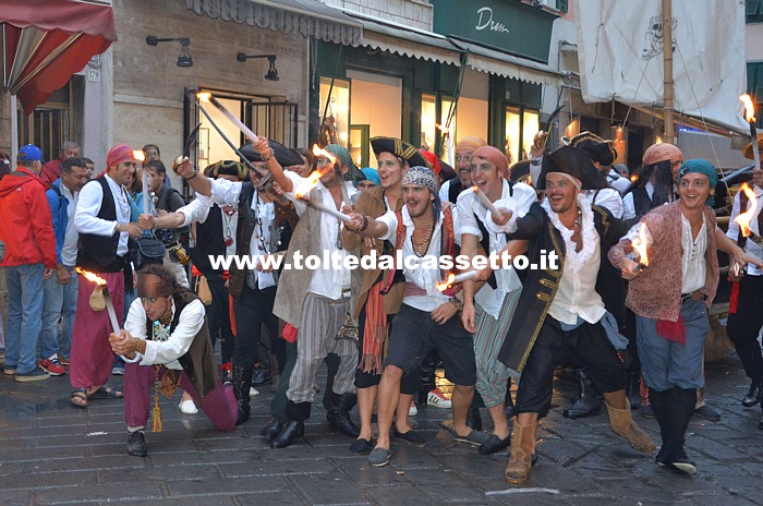 FESTA DELLA MARINERIA 2013 - I "pirati" di Cadimare durante la parata nel centro storico della Spezia