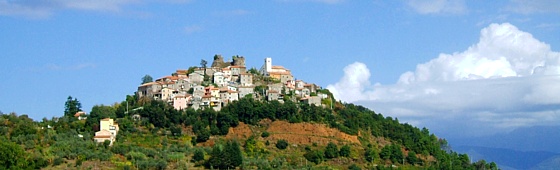 BIBOLA - Il borgo come si vede dal sentiero di monte della Via Francigena /  Giovanni Mencarini