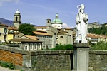 PONTREMOLI - La statua di San Geminiano, protettore della citt e visibile sullo sfondo