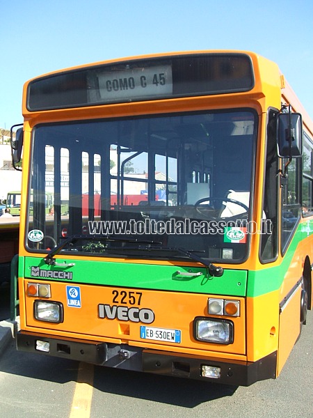 Autobus IVECO - MACCHI in servizio urbano sulla linea Como C-45