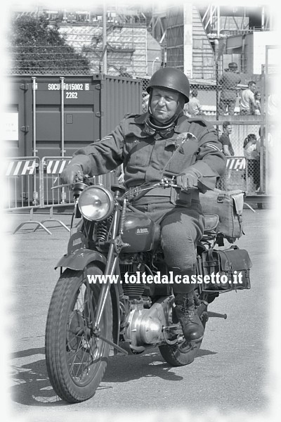 COLONNA DELLA LIBERTA' (La Spezia - Aprile 2018) - Motocicletta ARIEL W/NG 350 cc del 1940