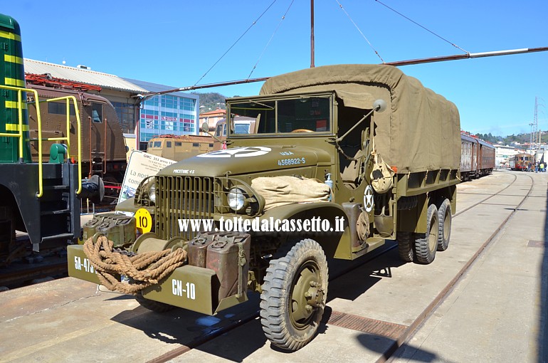 Autocarro GMC 353 del 1945 per trasporto truppe e materiali (motore 6 cilindri a benzina di 4.400 cc - Potenza 104 CV - Peso 51 quintali)