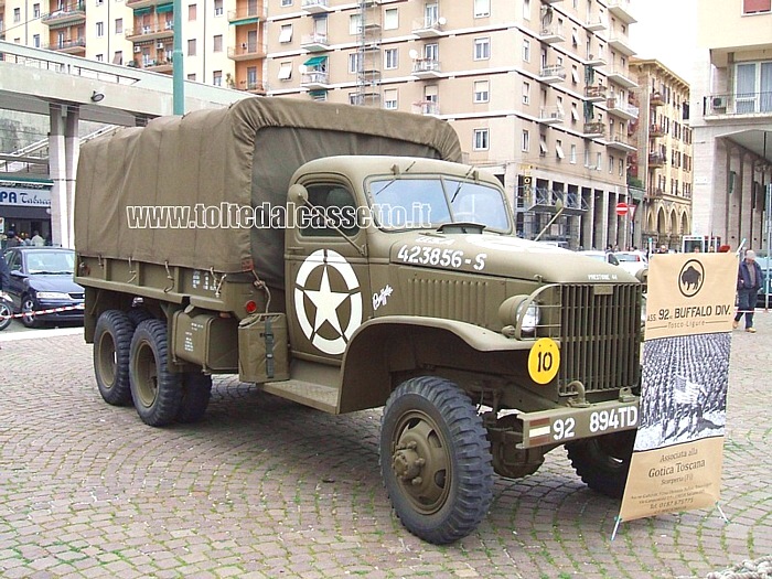 Autocarro militare USA della 2a Guerra Mondiale marca GMC - 6 ruote motrici / Cilindrata motore: 4.424 cm3 /  Lunghezza senza argano: 5,38 metri / Larghezza: 2,2 metri / Peso senza argano: 4.690 Kg. / Carico utile: 2.270 Kg.