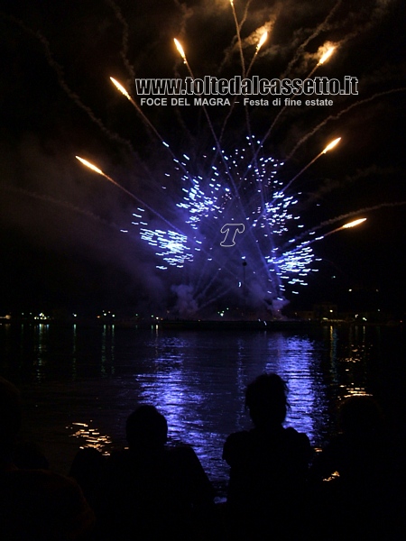 FOCE DEL MAGRA - Fuochi d'artificio di colore blu per la "Festa di fine estate"
