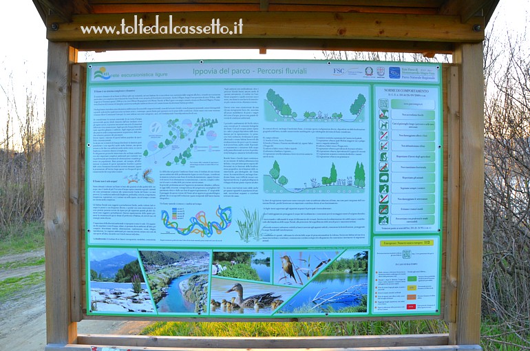 FIUME MAGRA - Bacheca con informazioni turistiche sull'Ippovia del Parco e i percorsi fluviali
