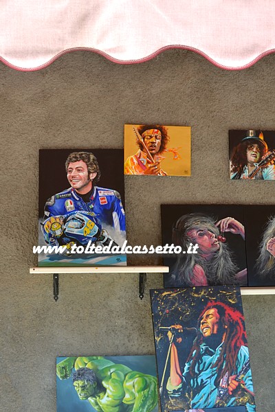 CIBART 2016 (Seravezza) - Tra i quadri di Mirco Babboni si riconoscono i ritratti di Valentino Rossi, Bob Marley e Jimmi Hendrix