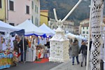 CIBART Natale 2016 (Seravezza) - Lanterna rivestita con la tecnica dell'"urban knitting", la maglieria urbana