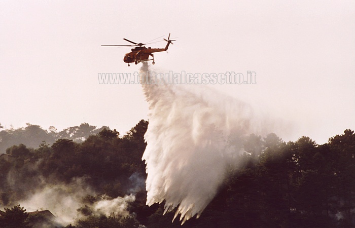 INCENDIO ALLA SPEZIA (16-07-2006) - Intervento di elicottero tipo MIL