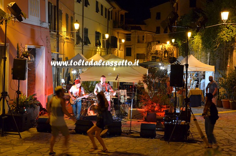 AMEGLIA (RespirArte 2016) - Rock band si esibisce in Piazza della Libert