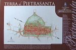 PIETRASANTA - Cartello turistico con la pianta urbana della citt disegnata dall'ing. Carlo Mazzoni nel 1783/1784 e conservata nell'Archivio Storico del Comune
