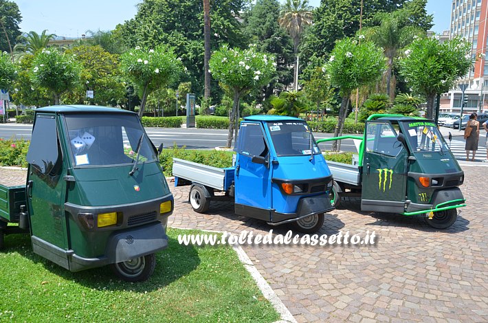 TUNING - APE Car in esposizione durante un raduno alla Spezia (giardini della Passeggiata Morin) - foto 2