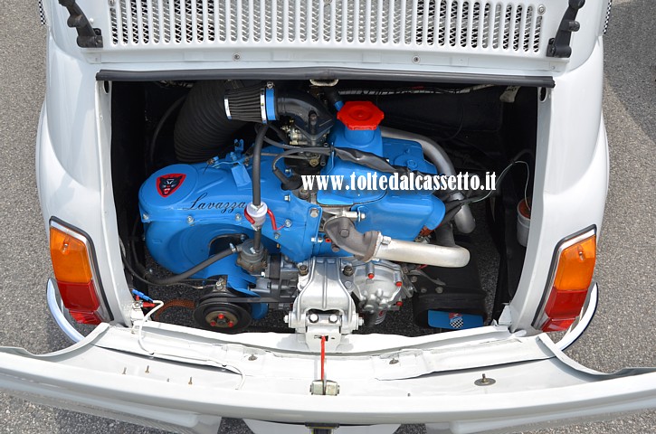 TUNING - Il motore elaborato Lavazza di una Giannini 590 GT utilizzata per corse in salita. Il vano che lo ospita  tirato a lucido e curato nei minimi particolari