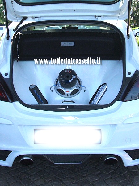 TUNING - Bagagliaio di Opel Astra con car audio Audison e subwoofer Impact
