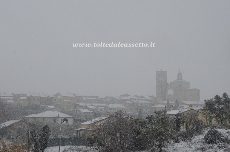 SANTO STEFANO DI MAGRA - Chiesa e centro storico durante la tormenta (ore 12:08 dell'11-02-2013)