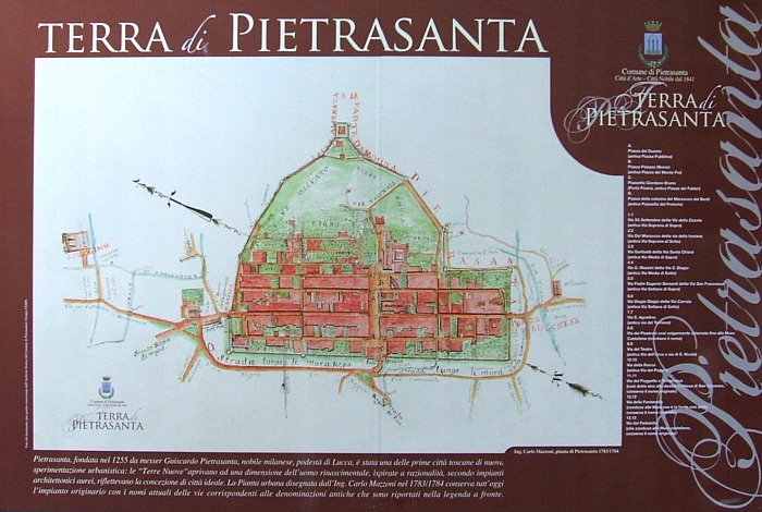 PIETRASANTA - Cartello turistico con la pianta urbana della citt disegnata dall'ing. Carlo Mazzoni, risalente al 1783/1784 e conservata nell'Archivio Storico del Comune