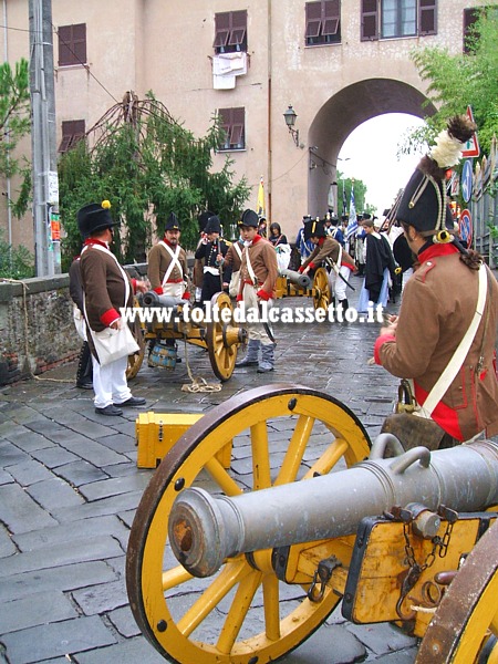 SARZANA - Cannoni a Porta Parma durante il "Napoleon Festival"