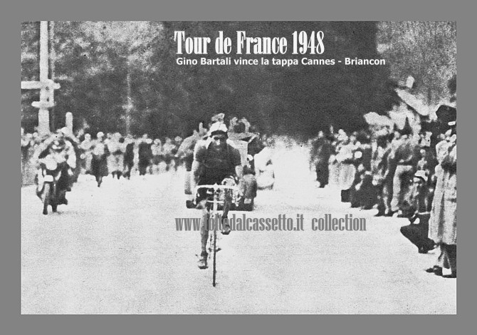 Una foto epica per la storia sportiva e politica. Al Tour de France 1948 Gino Bartali vince la tappa Cannes-Briancon dopo 274 km nella bufera