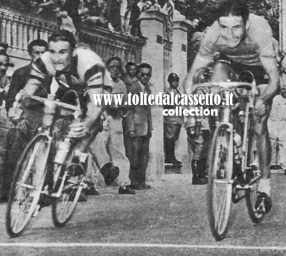 GIRO D'ITALIA 1952 - Pasquale Fornara (Bottecchia-Ursus) vince la 18 tappa Cuneo-St.Vincent bruciando allo sprint Adolfo Grosso (Benotto-Cig)