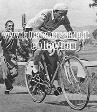 Serse, il fratello di Fausto Coppi, fotografato durante una gara