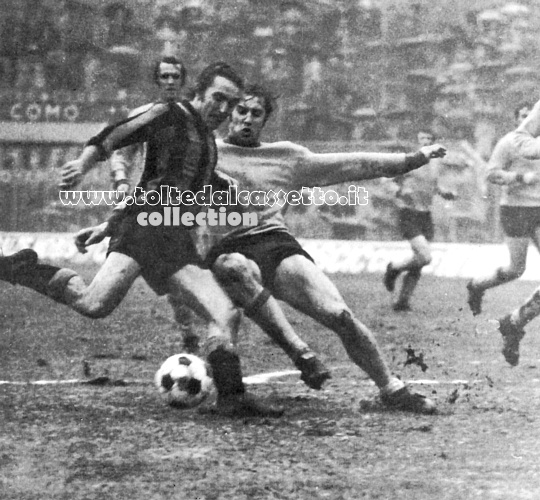 Il centrocampista MARCO ACHILLI in azione durante Inter-Verona del 31 gennaio 1971, partita vinta dai nerazzurri per 1-0