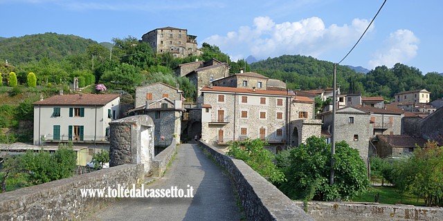 CODIPONTE - Panorama dal ponte medievale prima che la struttura fosse restaurata