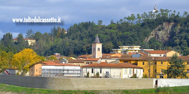AULLA - Panorama del nucleo storico con campanile dell'Abbazia di San Caprasio