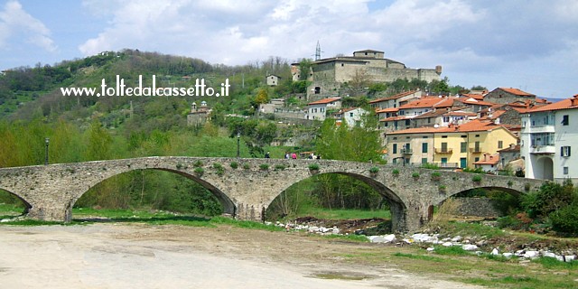 PONTREMOLI - Il ponte romanico sul torrente Verde