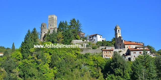 TRESANA - Panorama del nucleo storico con i ruderi del castello medievale