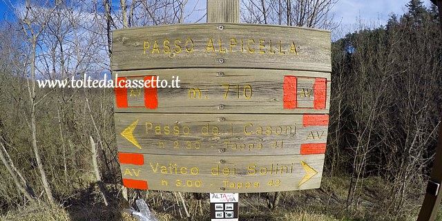 PASSO ALPICELLA (Alta Via dei Monti Liguri) - Cartello segnaletico con altimetria e distanze orarie delle tappe n° 41 e 42