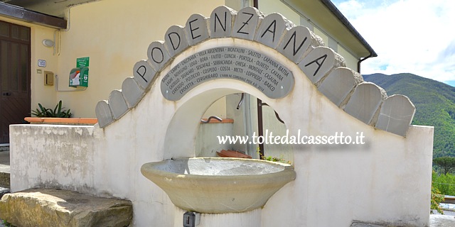 PODENZANA - Fontana artistica con i nomi delle frazioni comunali
