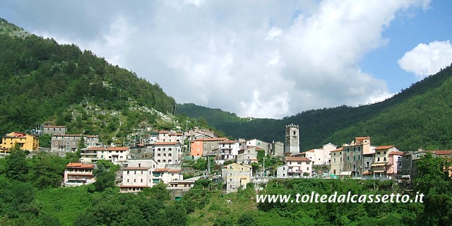 ALPI APUANE - Panorama del borgo di Colonnata