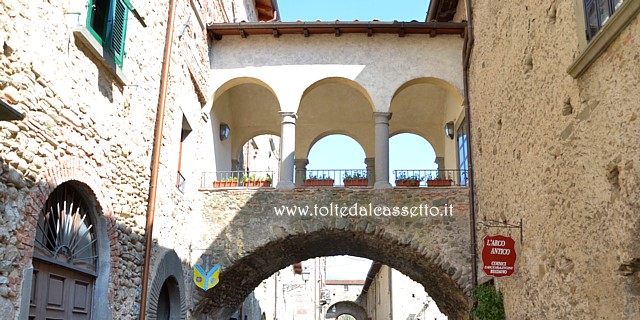 FILETTO di VILLAFRANCA - Antico arco medievale del centro storico