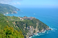 CORNIGLIA - Promontorio e panorama del borgo arroccato sulla scogliera