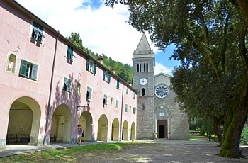 MONTEROSSO - Il Santuario di Nostra Signora di Soviore MONTEROSSO - Il Santuario di Nostra Signora di Soviore