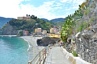 MONTEROSSO - Scogliera e spiaggia del cenro storico