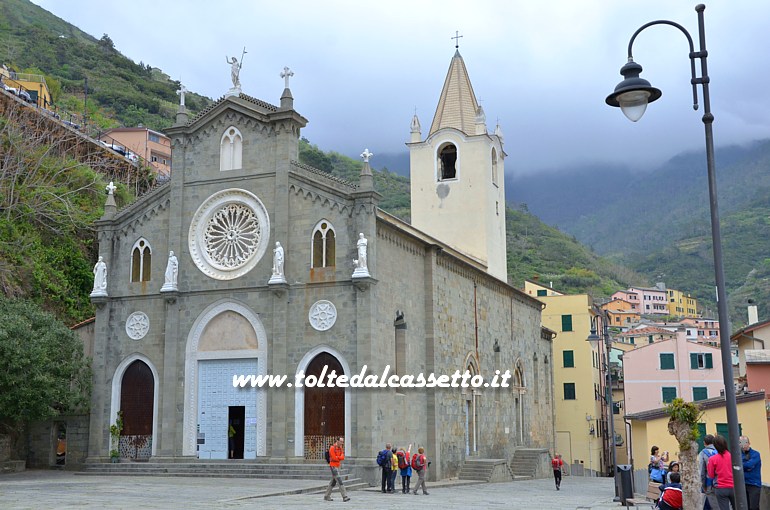 RIOMAGGIORE - Piazzale e Chiesa di San Giovanni Battista